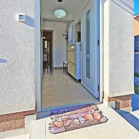 Casa Tara Three-bedroom Пула