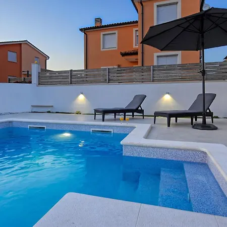 Casa Tara Three-bedroom Semesterbostad