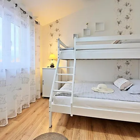 Semesterbostad Casa Tara Three-bedroom