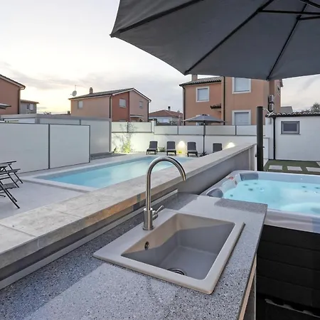 Casa Tara Three-bedroom Сasa de vacaciones Pula