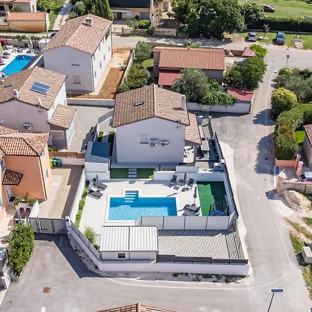 Casa Tara Three-bedroom Будинок відпочинку *